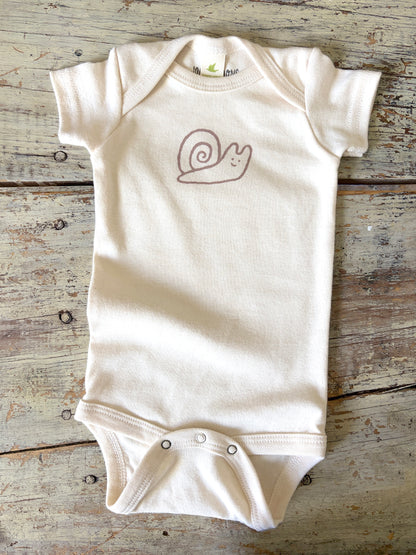SNAIL ORGANIC COTTON BABY ONESIE